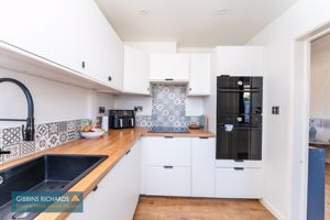 Kitchen- click for photo gallery